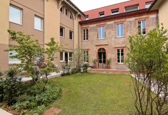 Stile Libero allows 18 year olds to book a room