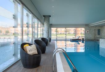 Melia Ria Hotel & Spa allows 18 year olds to book a room