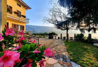 b&b Antiche Pietre has Balcony rooms