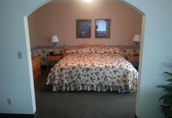 Fidalgo Country Inn allows 18 year olds to book a room