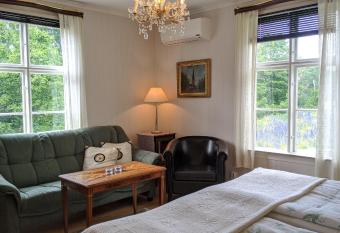 Kvarnvillan Lummelundsbruk has Balcony rooms