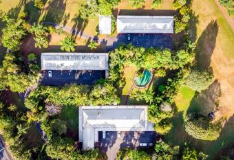 Malanda Lodge has Balcony rooms