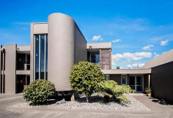 Aspree Motor Inn allows 18 year olds to book a room