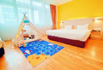 Hotel Sentral Georgetown @ City Centre allows 18 year olds to book a room