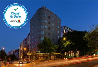 Hotel Dom Carlos Liberty allows 18 year olds to book a room