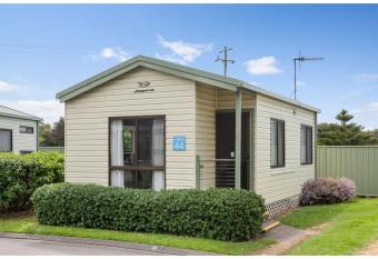 Discovery Parks - Warrnambool allows 18 year olds to book a room