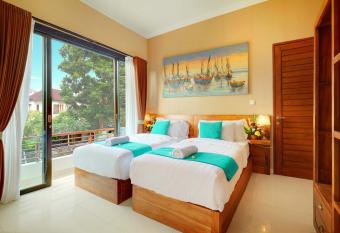 Vila Alessandra Seminyak has rooms with a private hot tub