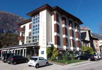 Hotel Vezzano has Balcony rooms