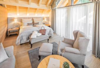 Savoy Dolomites Luxury & Spa Hotel has rooms with a private hot tub