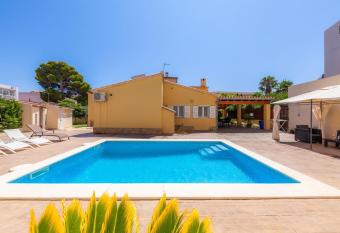 Bona Mar has Balcony rooms