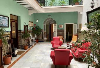 Pensi  n Espa  a allows 18 year olds to book a room