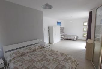 Mountains View allows 18 year olds to book a room