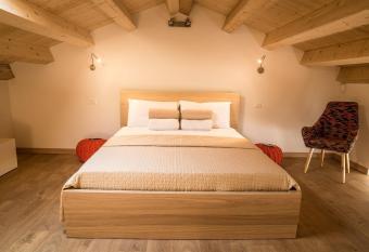 Casa Leone 01 allows 18 year olds to book a room