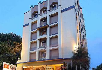 Royal Court allows 18 year olds to book a room