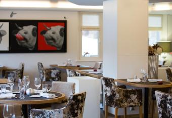 H  tel-Restaurant L Etang du Moulin allows 18 year olds to book a room