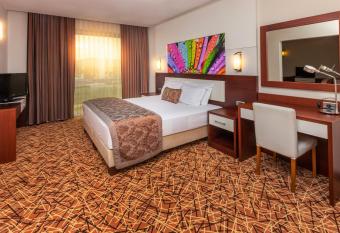 Tuna Hotel has rooms with a private hot tub