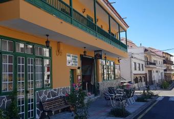 Hotel El Sombrerito allows 18 year olds to book a room