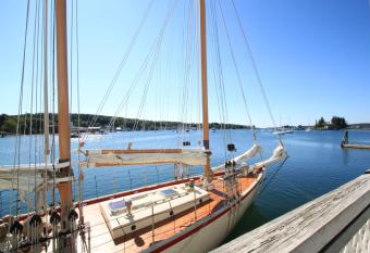 Fisherman's Wharf Inn has Balcony rooms