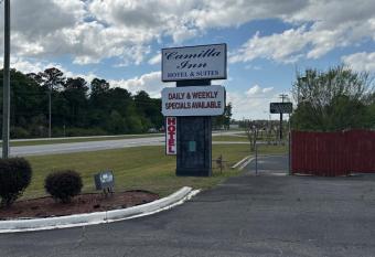 Camilla Inn & Suites has Smoking rooms
