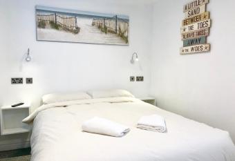 Empress Select Holiday Flats has Balcony rooms