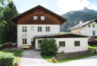 well-dorado has Balcony rooms