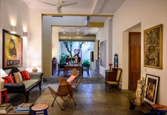 50 CHURCH STREET - GALLE FORT has Balcony rooms