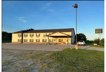 Columbus Motel has Smoking rooms