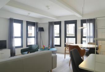 Viviendas Oviedo Catedral allows 18 year olds to book a room