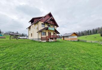 Cabana Poiana Dealul Frumos has Balcony rooms