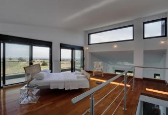 Leni qua...view house... has Balcony rooms