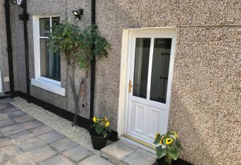 Self-Contained Studio City Centre Location has Balcony rooms