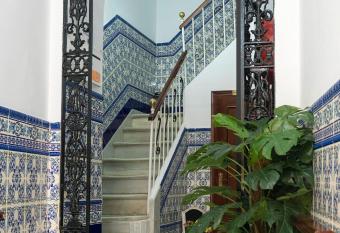 Hostal Col  n allows 18 year olds to book a room