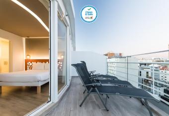 Ibis Styles Lisboa Centro Marqu  s de Pombal allows 18 year olds to book a room