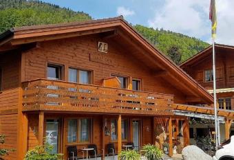 Chalet-Gafri - BnB - Fr  hst  ckspension - Service wie im Hotel allows 18 year olds to book a room