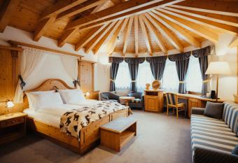 Hotel Alpenrose has Balcony rooms