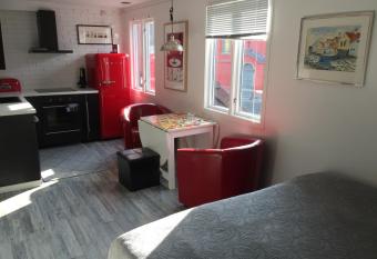 Cozee Central Apartments has Balcony rooms