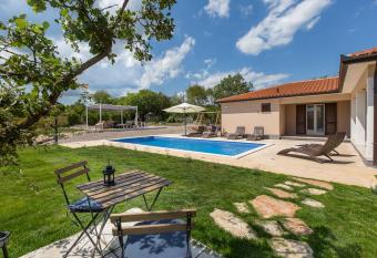 Luka s house has Balcony rooms