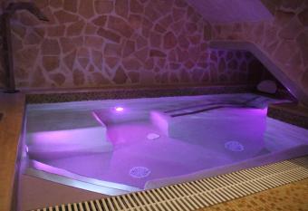 W&B Pomezia allows 18 year olds to book a room