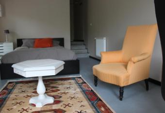 Chambre d h  te allows 18 year olds to book a room