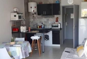 Studio avec jardinet allows 18 year olds to book a room