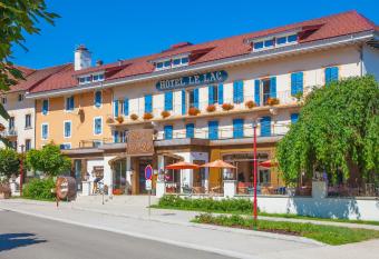 H  tel-Restaurant Le Lac has Balcony rooms