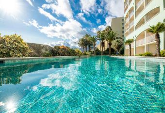 Pestana Ocean Bay Resort allows 18 year olds to book a room