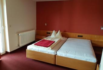 Waldschenke Fuhr has Balcony rooms