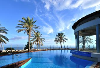 Pestana Grand Ocean Resort Hotel allows 18 year olds to book a room