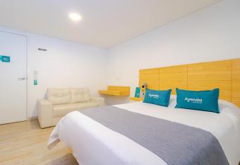 Ayenda 1043 Kafir allows 18 year olds to book a room