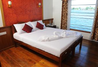 Kera Houseboats Alleppey has Balcony rooms