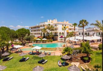 Vale d El Rei Hotel & Villas allows 18 year olds to book a room