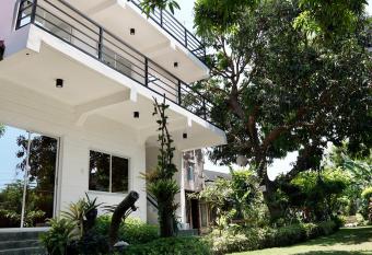 Location One Eighty has Balcony rooms