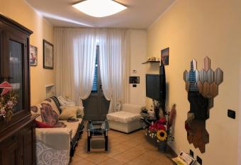 APPARTAMENTO GABBRO-ROSIGNANO MARITTIMO has Balcony rooms