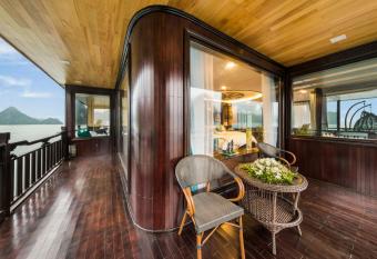 La Regina Legend Cruise has rooms with a private hot tub